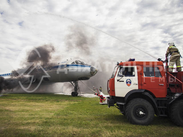 Пожарно-тактические учения в Омском аэропорту